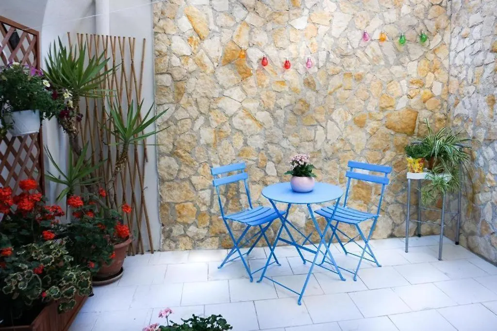 Blue Courtyard Howme Bari 0*,